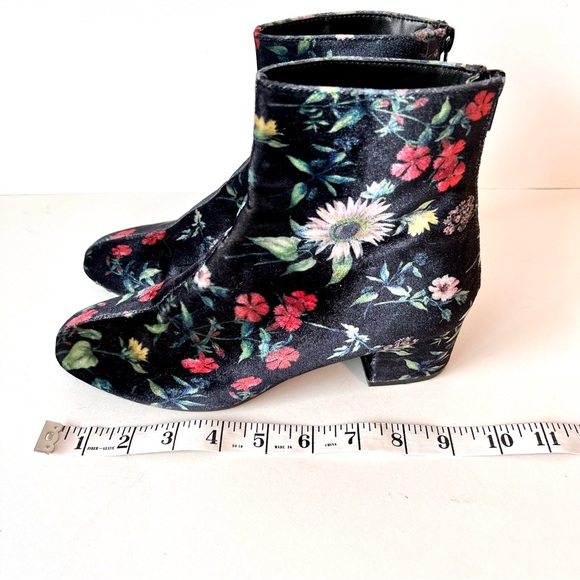BETSEY JOHNSON Velvet Floral Talia Ankle Booties—SZ. 7 - Picture 4 of 11